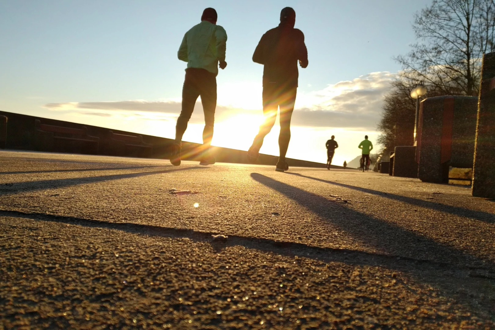 Jogging - Bild von Tomasz Woźniak auf unsplash.com